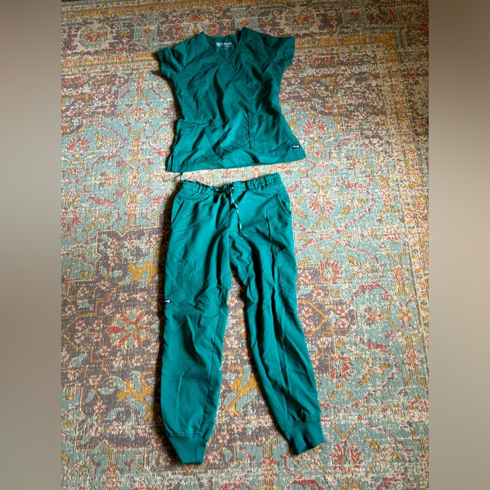 Grey’s anatomy hunter green scrub set
